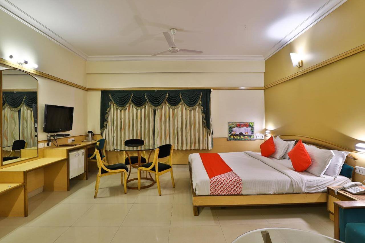 แคปิตัล โอ 1338 โฮเต็ล ฮาร์โมนี Hotel ราชโกฎิ ภายนอก รูปภาพ